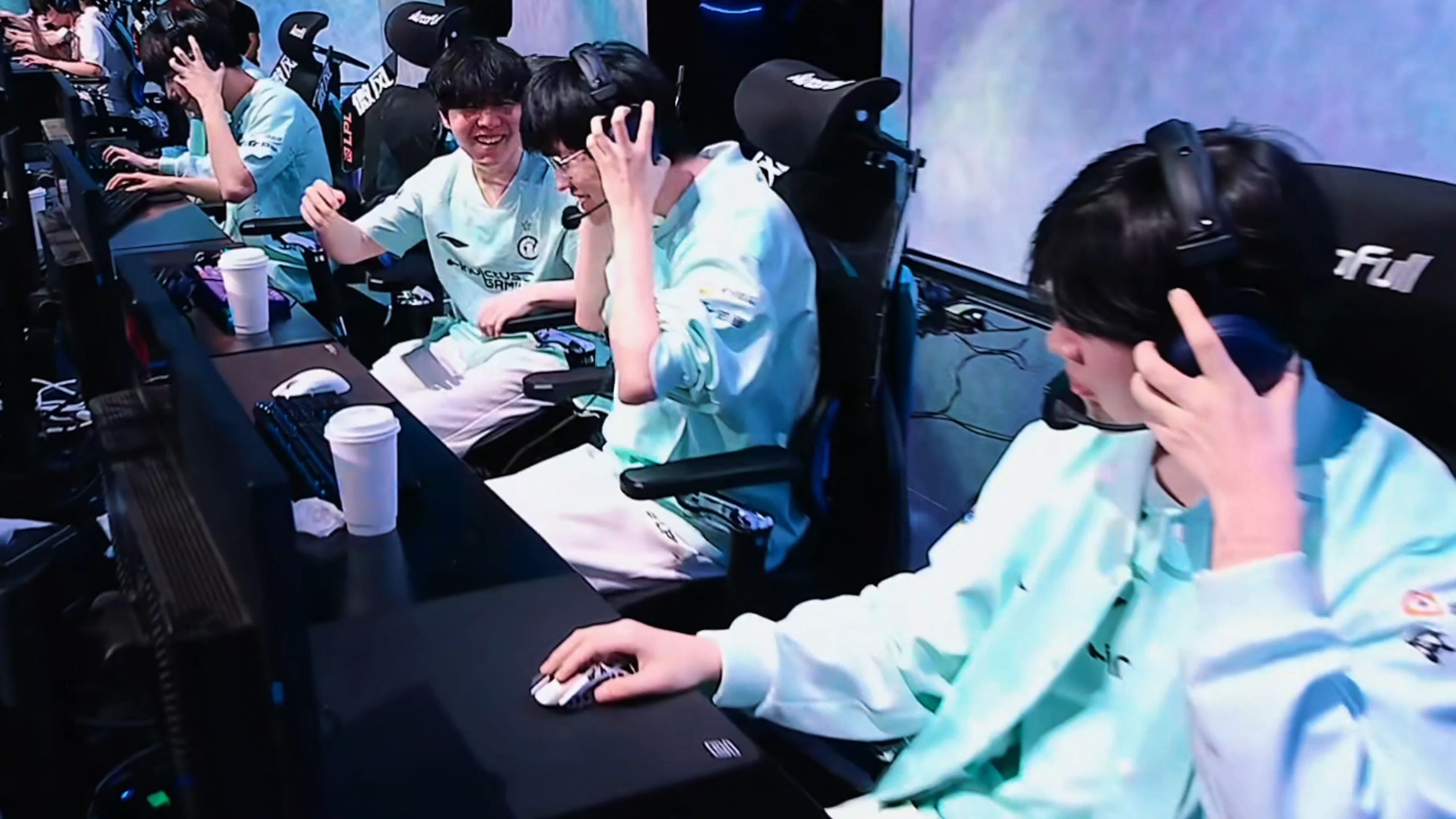 IG横扫100T,JackeyLove完成史诗逆转宿命之战小组赛,点燃全场激情 IG横扫100T,JackeyLove完成史诗逆转宿命之战小组赛,点燃全场激情